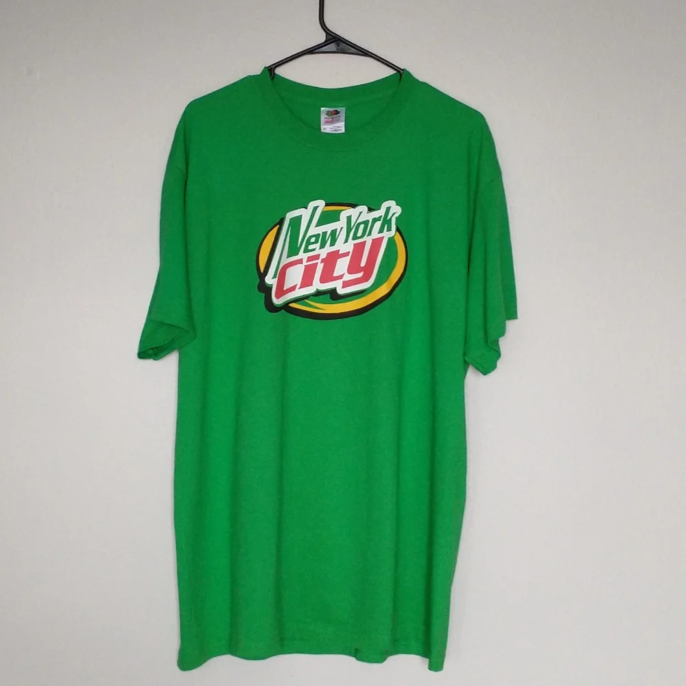 New York City Logo Graphic T-shirt | - Picture 5 of 6